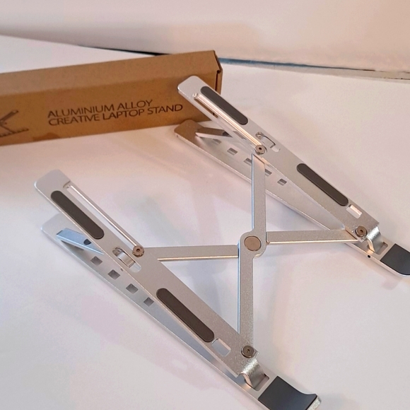 Laptop stand-adjustable. Made out of aluminum alloy. - Picture 3 of 4